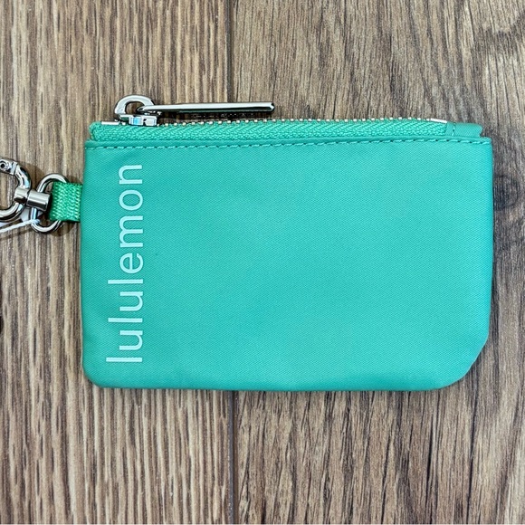 NWT Lululemon Dual Pouch Wristlet In Citra Lime/Smoky Mint - Picture 2 of 6